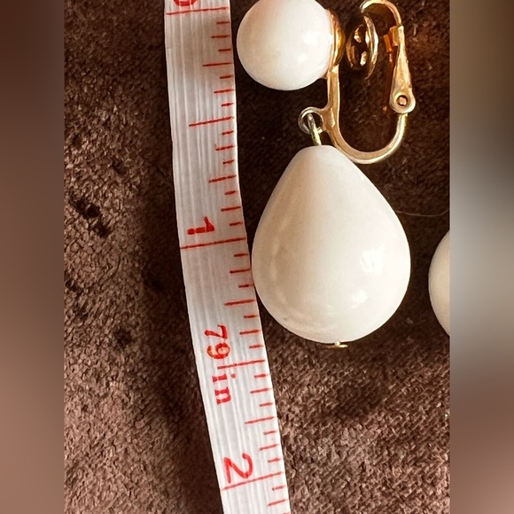 TRIFARI VINTAGE WHITE milk glass GOLD SET NECKLACE + earrings set - Picture 3 of 7